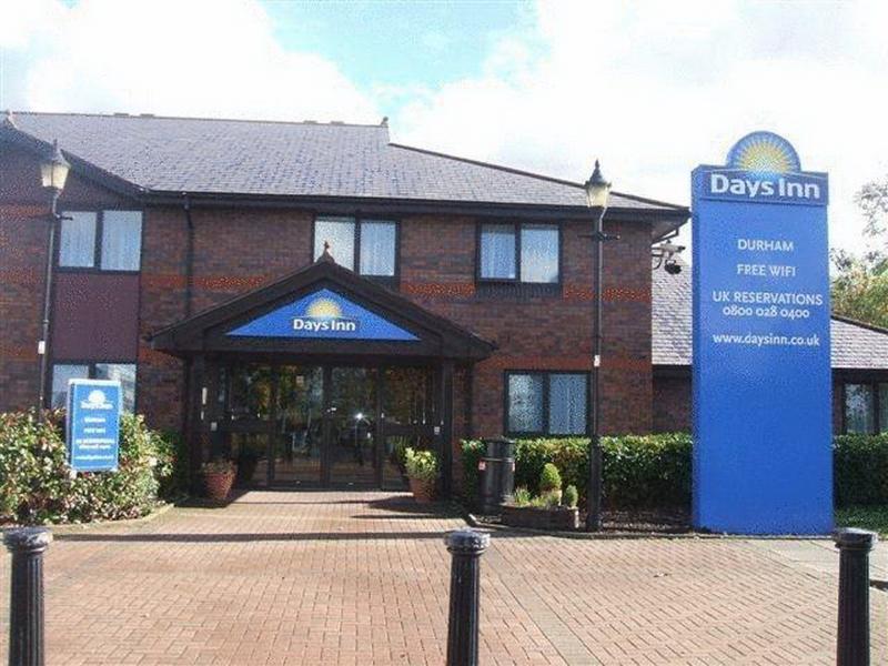 Super 8 By Wyndham Durham Hotel Exterior foto